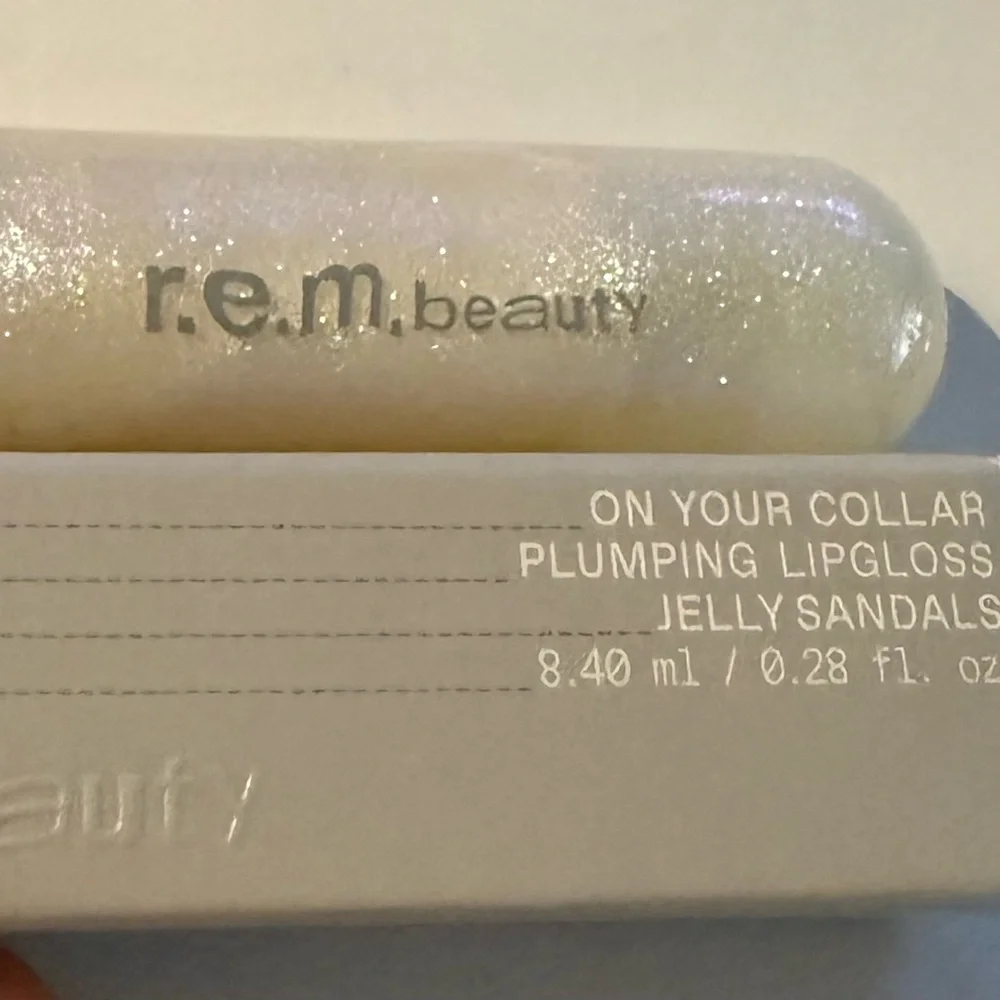 On Your Collar Plumping Lip Gloss - Shimmering White
